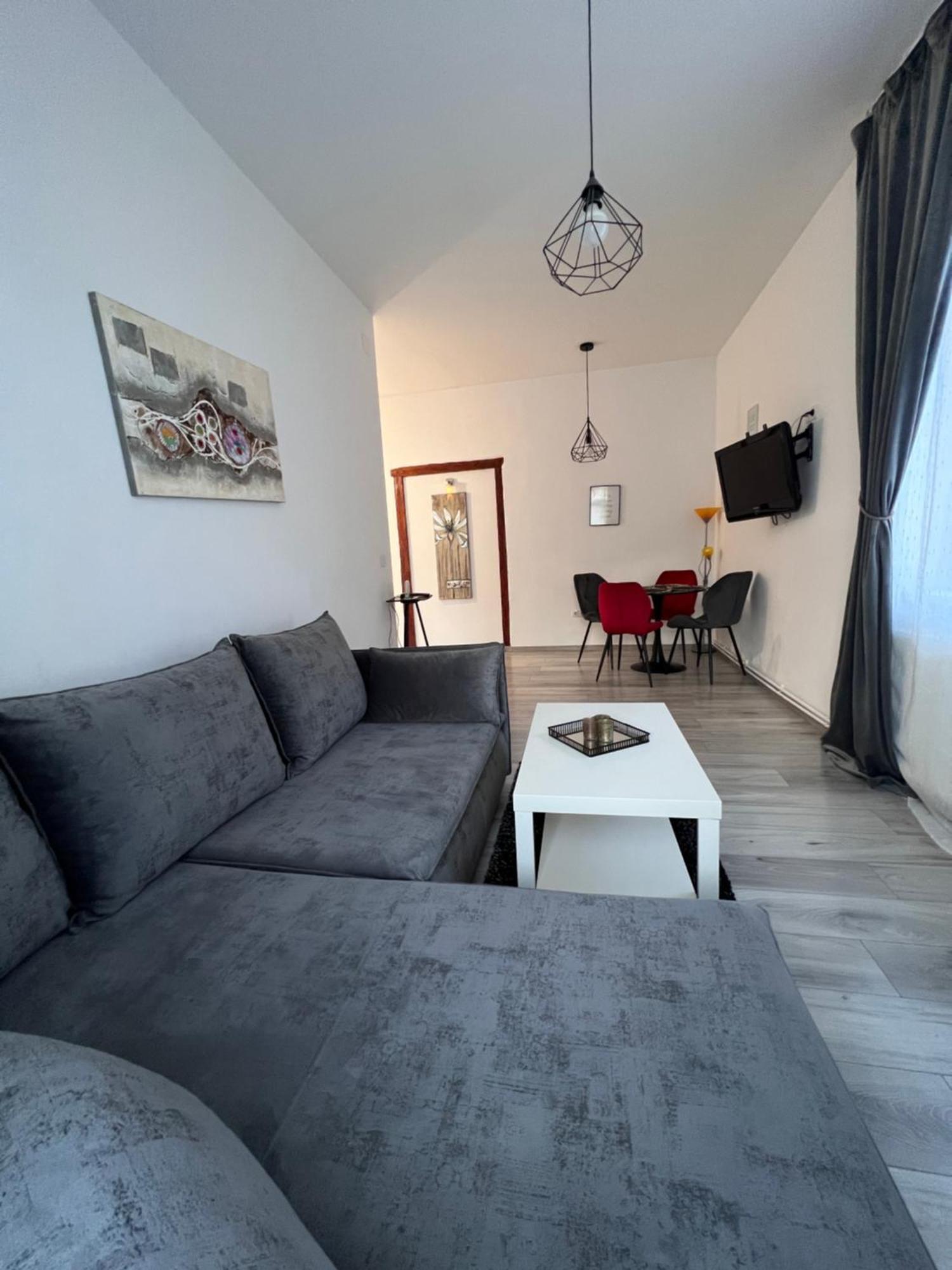 Apart City Center Brasov Bagian luar foto